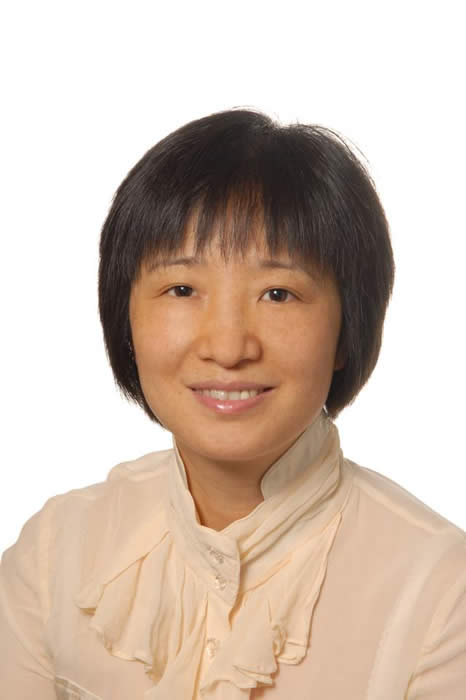 Yan Amrein-Chen (Praxisleiterin und Chef-Dolmetscherin)